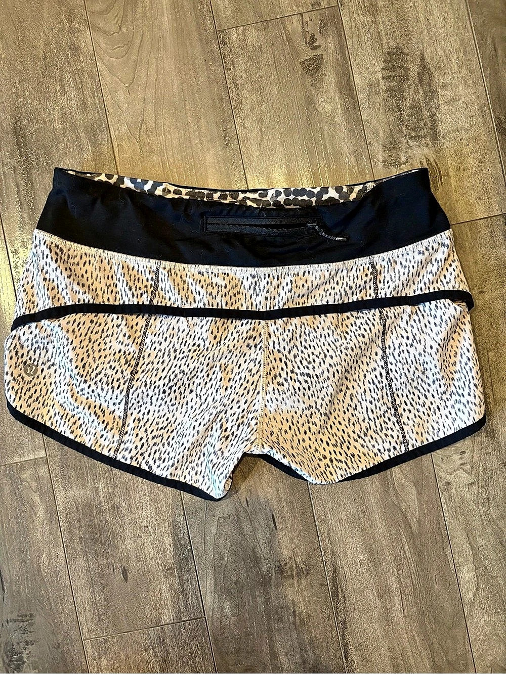lululemon Low-Rise Lined Short 2.5" Animal Print